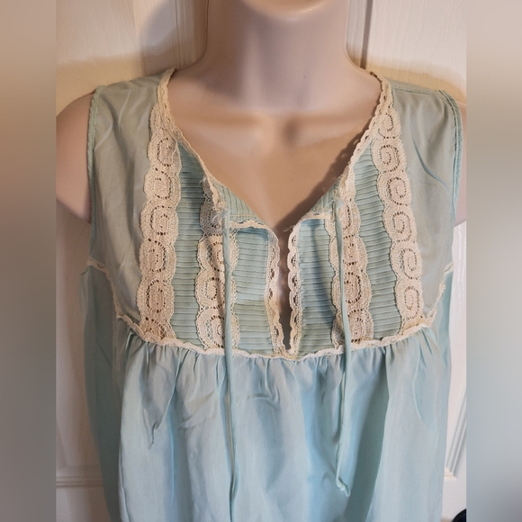 Vintage Komar Nightgown size Small - Picture 2 of 6